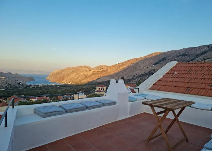 בית נופש Symi Village House *